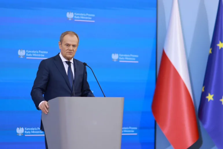 Premier D. Tusk: Jest dodatek 1000 zł dla 200 000 pracowników [projekt ustawy o pracownikach opieki społecznej]