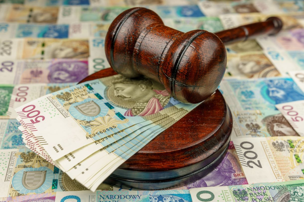 Niezapłacona faktura to nie darmowy kredyt – wierzyciel ma narzędzia prawne by dopaść dłużnika i jego zarząd. Jak chronić płynność w firmie (na przykładzie branży TSL)