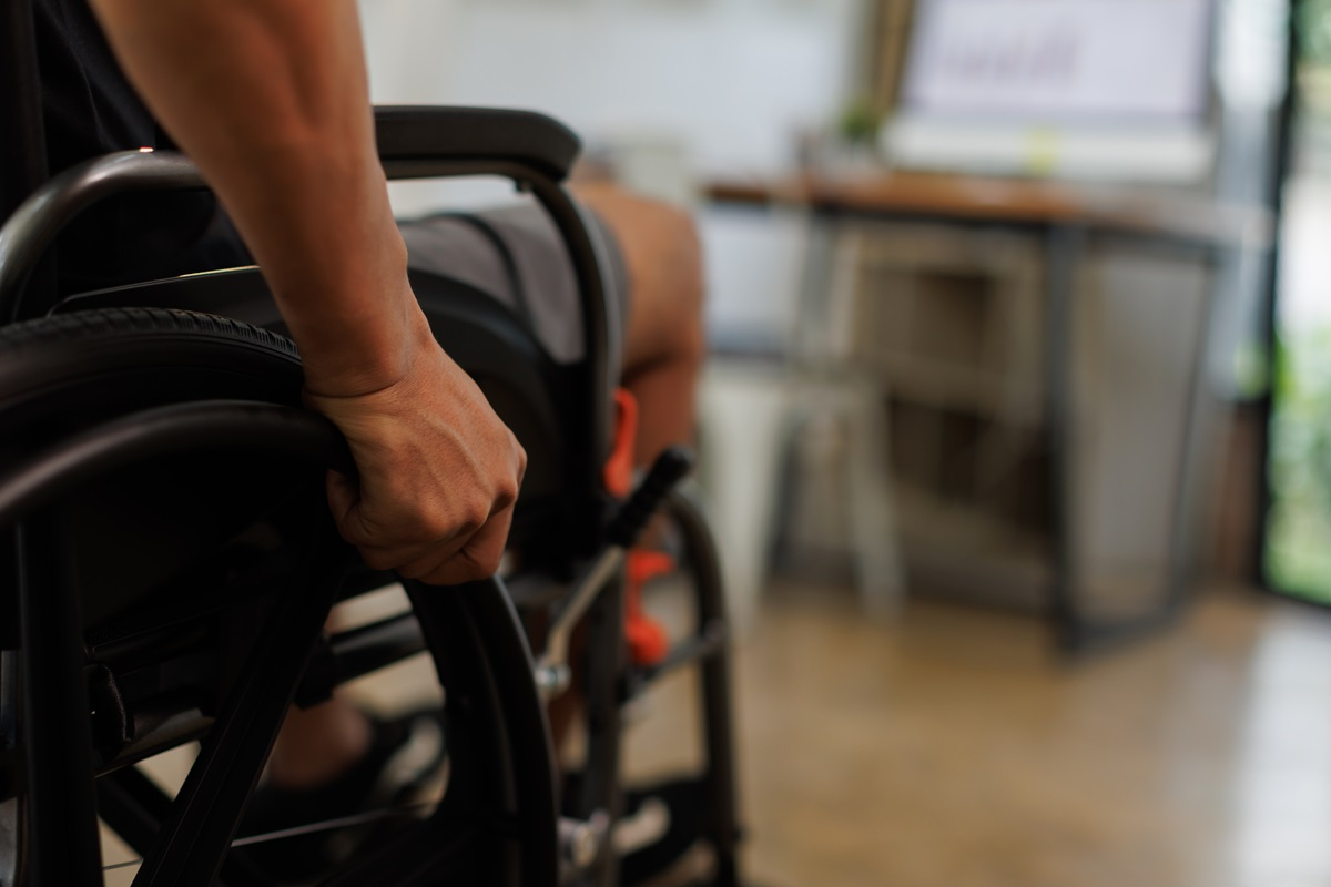 Niepełnosprawność 05-R w 2026 roku. Aktualne przepisy i przywileje [LISTA]