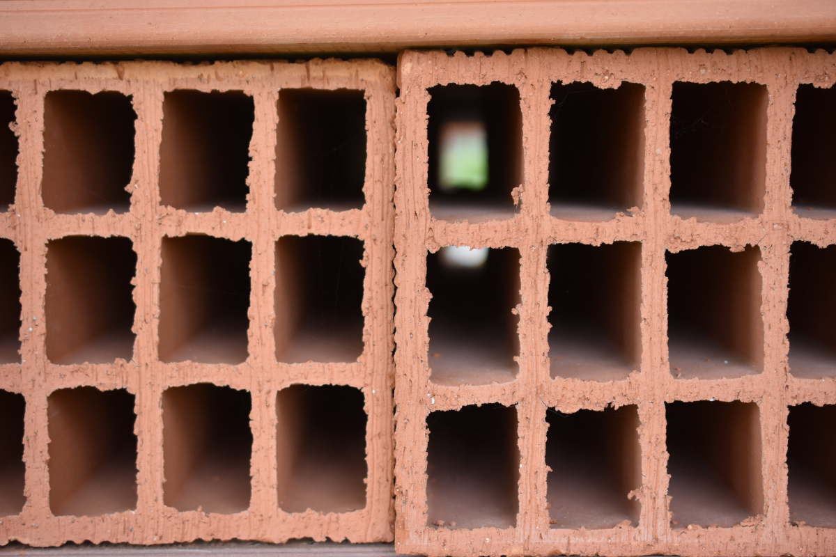 Budownictwo mieszkaniowe w II poł. 2025 r.: mniej pozwoleń i budów, ceny mieszkań i materiałów budowlanych wyhamowały. Co dalej?