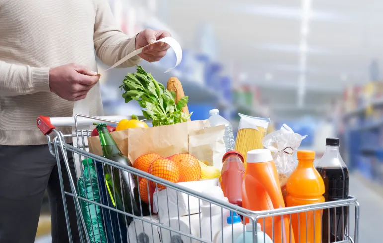 Jak wydawać mniej na zakupy? Poradnik antyinflacyjny