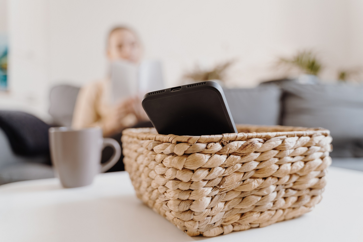 82% seniorów twierdzi, że korzysta z bankowości internetowej, w tym większość z pulpitu smartfonów