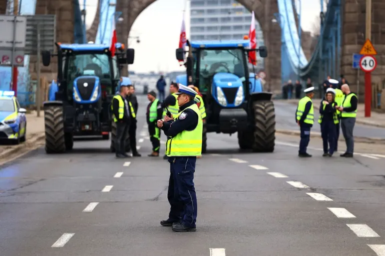 58 000 protestujących przeciwko Zielonemu Ładowi. Policja. Trasa. Mapa. Zmiany w komunikacji. [Relacja 10 V 2024]