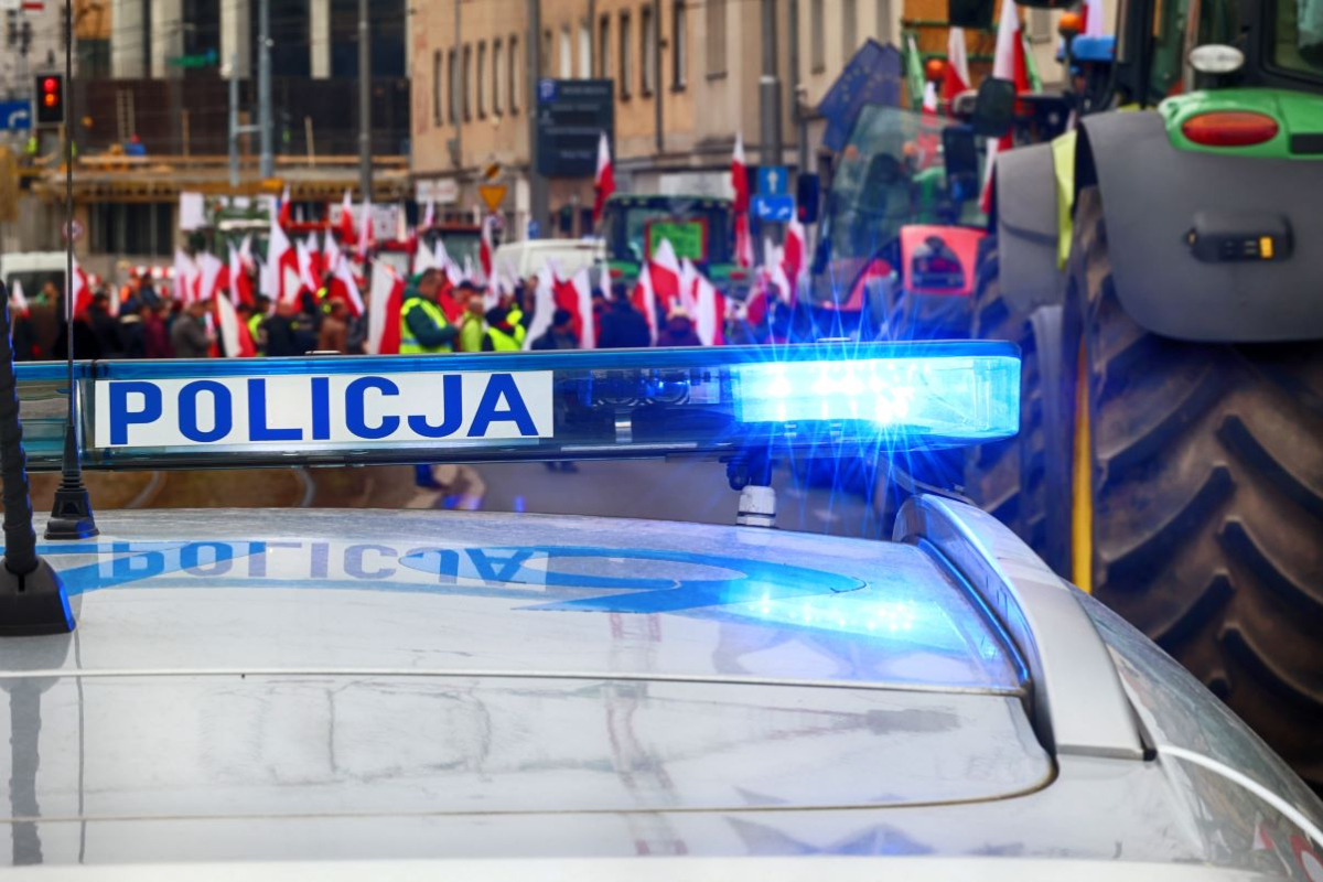 Od 900 do 1800 zł dodatku mieszkaniowego w Policji, Straży Pożarnej i Straży Granicznej od lipca 2025 r. Co miesiąc i bez podatku. A co z odprawą mieszkaniową?