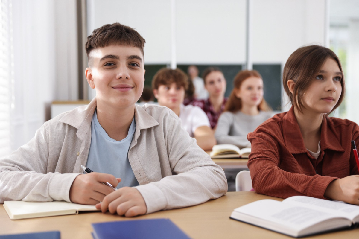 Teacher,And,Students,During,Lesson,In,Classroom,,Selective,Focus
