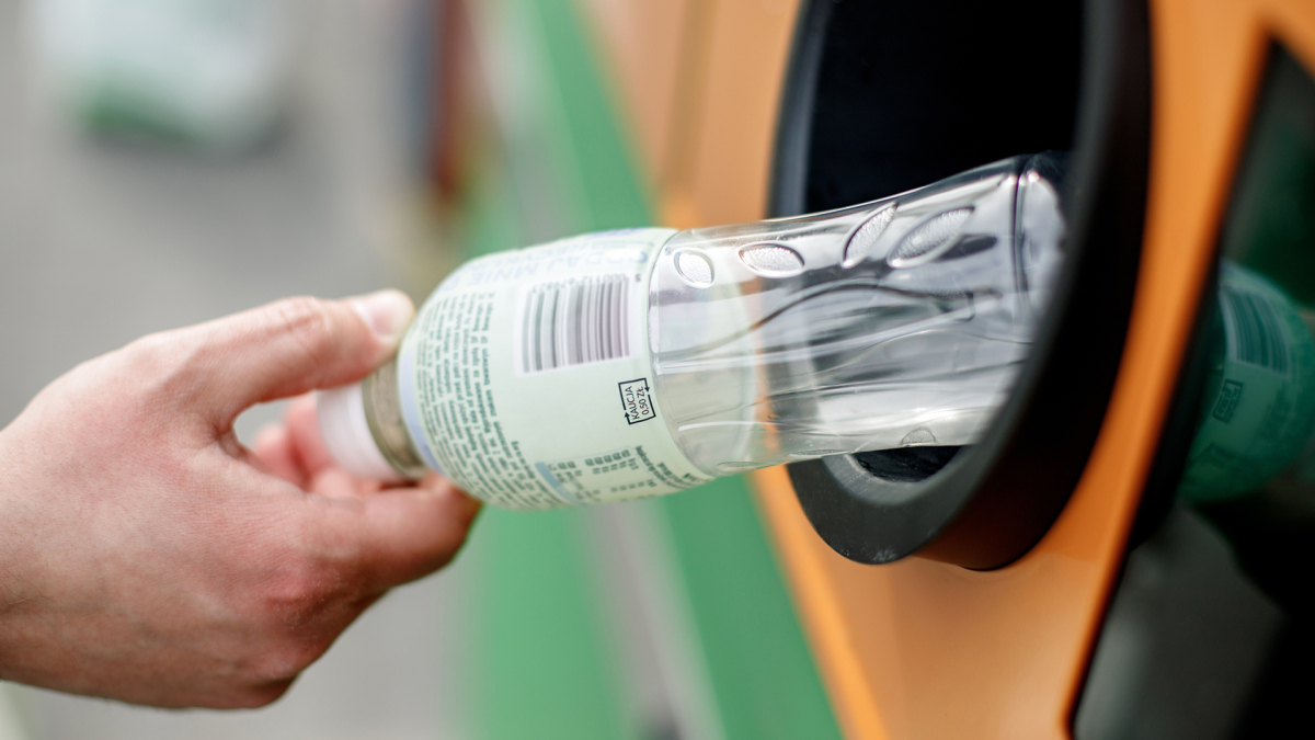 Automat wydał bon za butelki? Nie daj się złapać w pułapkę