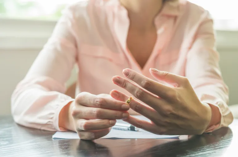 Symulacja to dychotomia pomiędzy tym, co jest treścią woli a tym, co zostaje wyrażone na zewnątrz przez słowa./Fot. Shutterstock