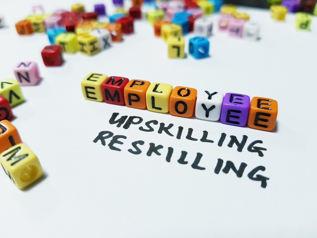 Na czym polega upskilling i czym różni się od reskillingu?