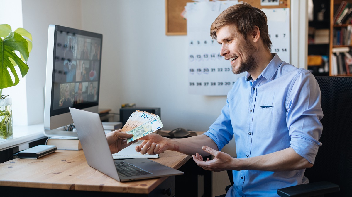 praca  zwrot składki refundacja