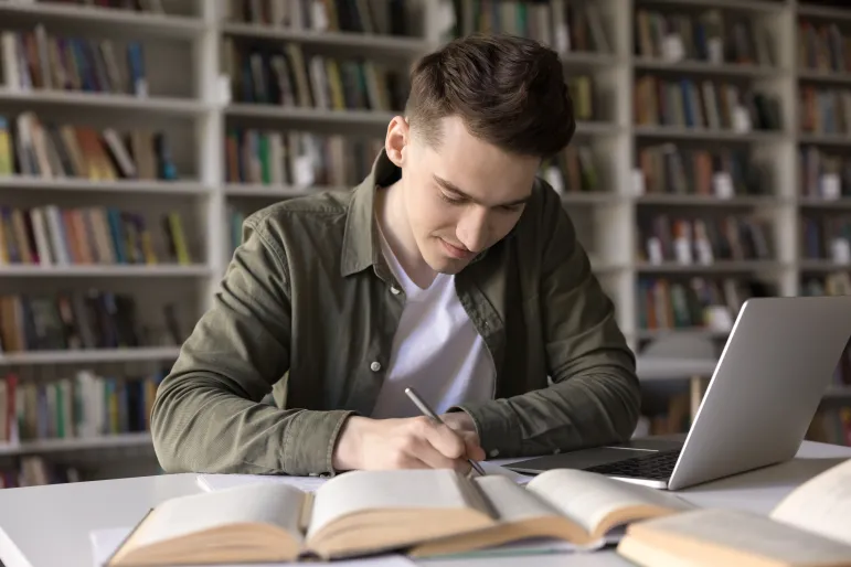 uczelnia wyższa student środki finansowe akademik