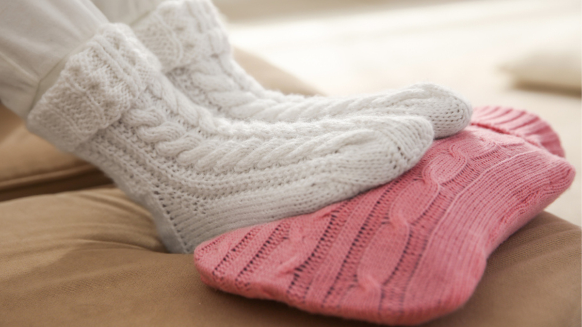 Czego potrzebują zdrowe stopy? Sprawdź, jak dbać o stopy, jakie buty wybierać i czy chodzenie boso jest zdrowe