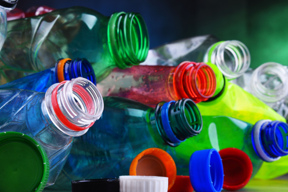 VAT 2025: Nowe zasady rozliczania kaucji będą dotyczyły opakowań na napoje niezwrócone w ramach systemu kaucyjnego