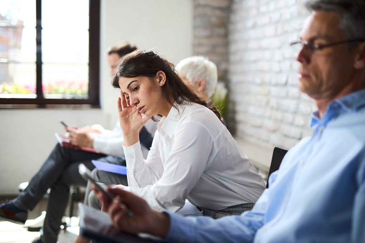 Ekspertki, które czują się jak stażystki. Luka aspiracyjna Polek czy systemowe przeszkody?