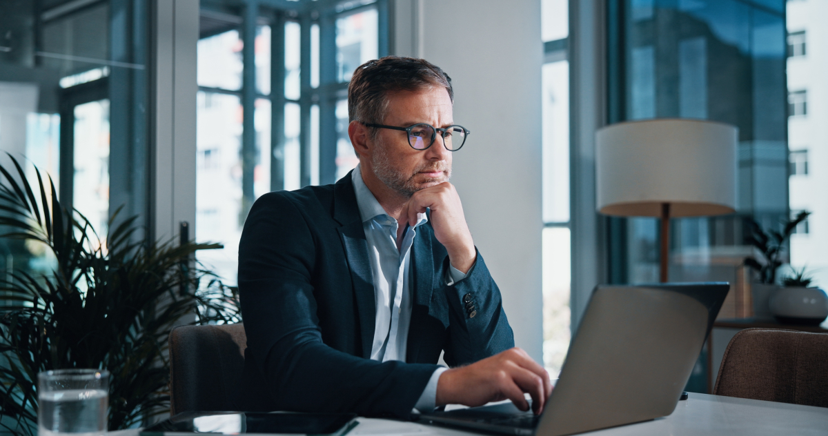 Dla naszego bezpieczeństwa czy dla kontroli? KSeF, AML, likwidacja gotówki