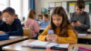 Nauczyciel może zabrać uczniowi telefon? Przepisy nie są tak oczywiste, jak sądzą rodzice