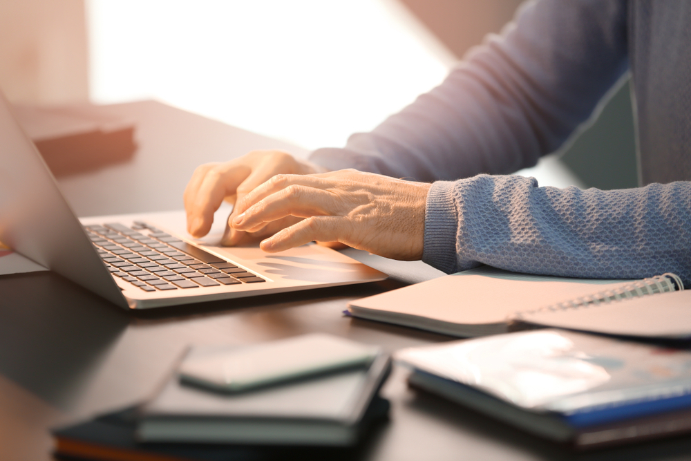 Sprawdź, czy w Twojej firmie działają odpowiednie procedury bezpieczeństwa, zasugeruj wdrożenie MFA na wszystkich aplikacjach i systemach. 