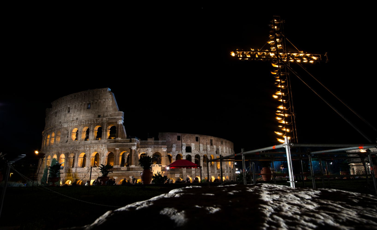 Droga Krzyżowa w Koloseum w 2025 roku w Wielki Piątek