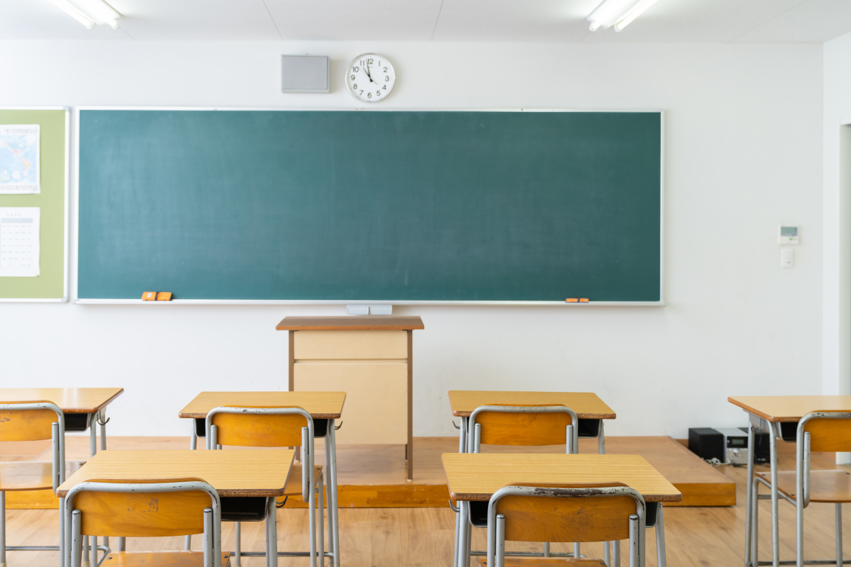 pusta klasa szkoły likwidacja szkół podstawowych nowelizacja prawa oświatowego zmiany demograficzne małe szkoły uczniowie seniorzy