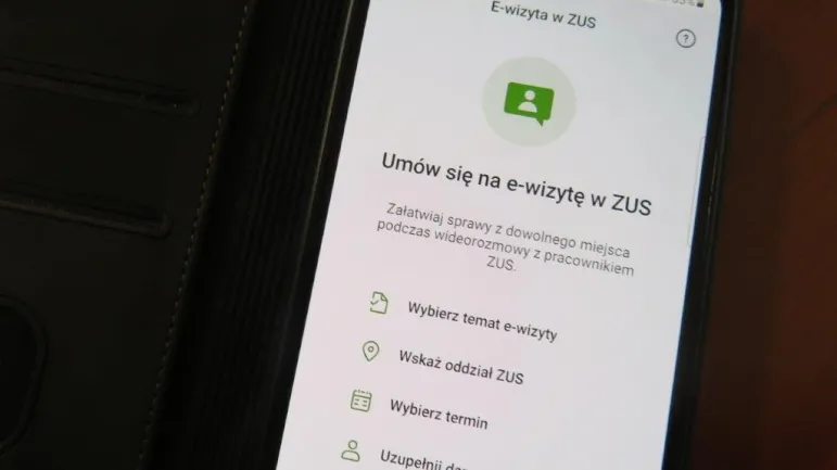 Wideorozmowa z pracownikiem ZUS. E-wizytę w ZUS można rezerwować przez zus.pl i aplikację mObywatel