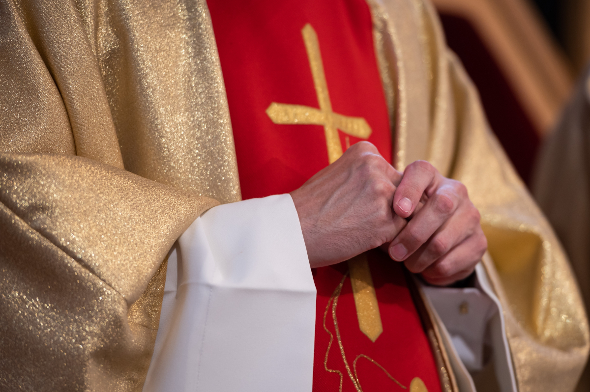 Proboszcz pokazał kościelne rachunki i ujawnił skąd bierze na to pieniądze. W sieci zawrzało