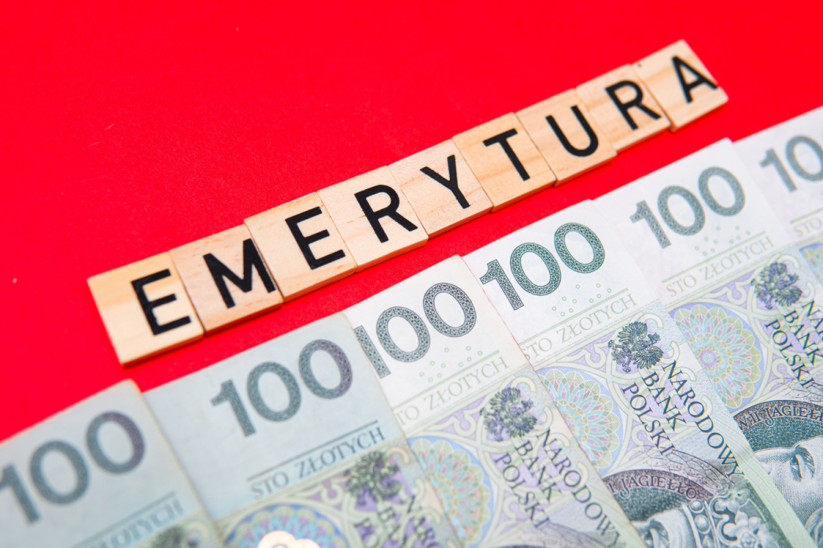 Emerytury w grudniu i styczniu. ZUS szykuje już wcześniejsze wypłaty na święta i na początku 2025 r.