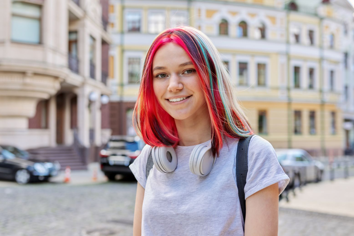 Min. B.Nowacka o uwagach za strój czy kolor włosów, ocenie z zachowania, plotkach o skróceniu godzin lekcyjnych