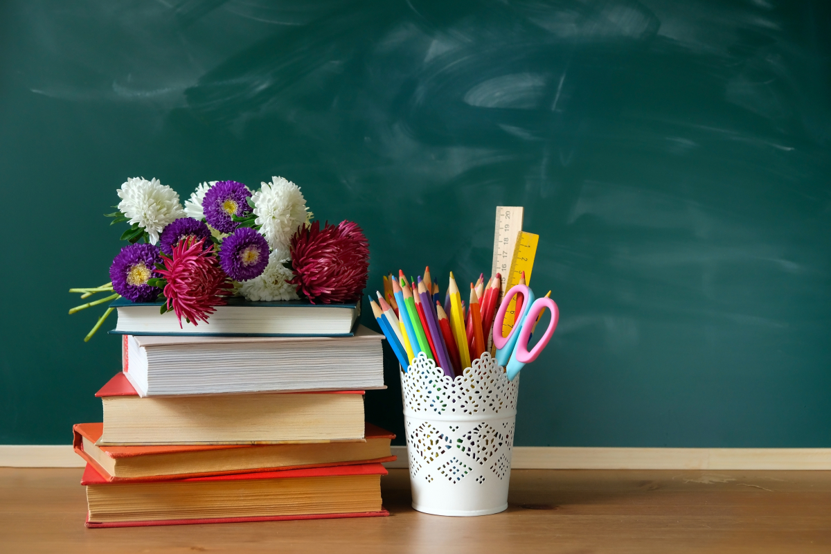 szkoła, kwiaty, nauczyciel