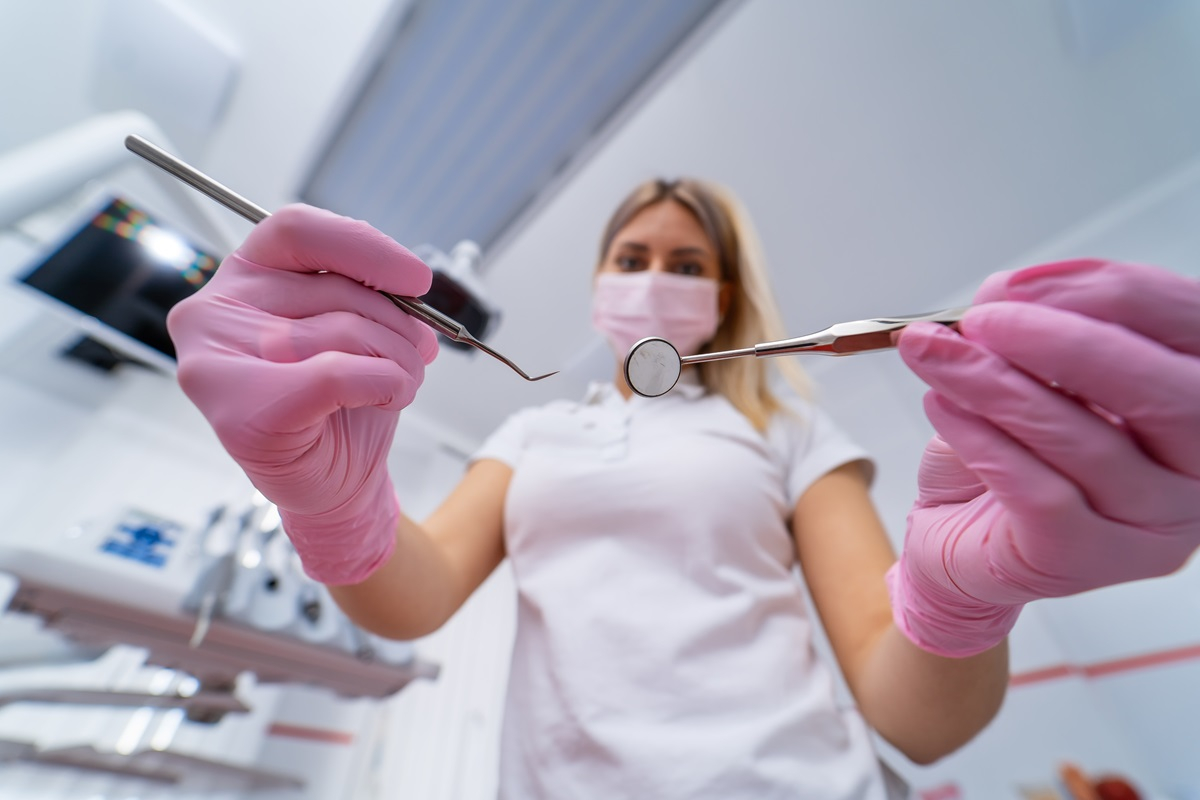 dentysta, stomatologia, leczenie stomatologiczne, badanie, ortodoncja, protezy, implanty, ceny