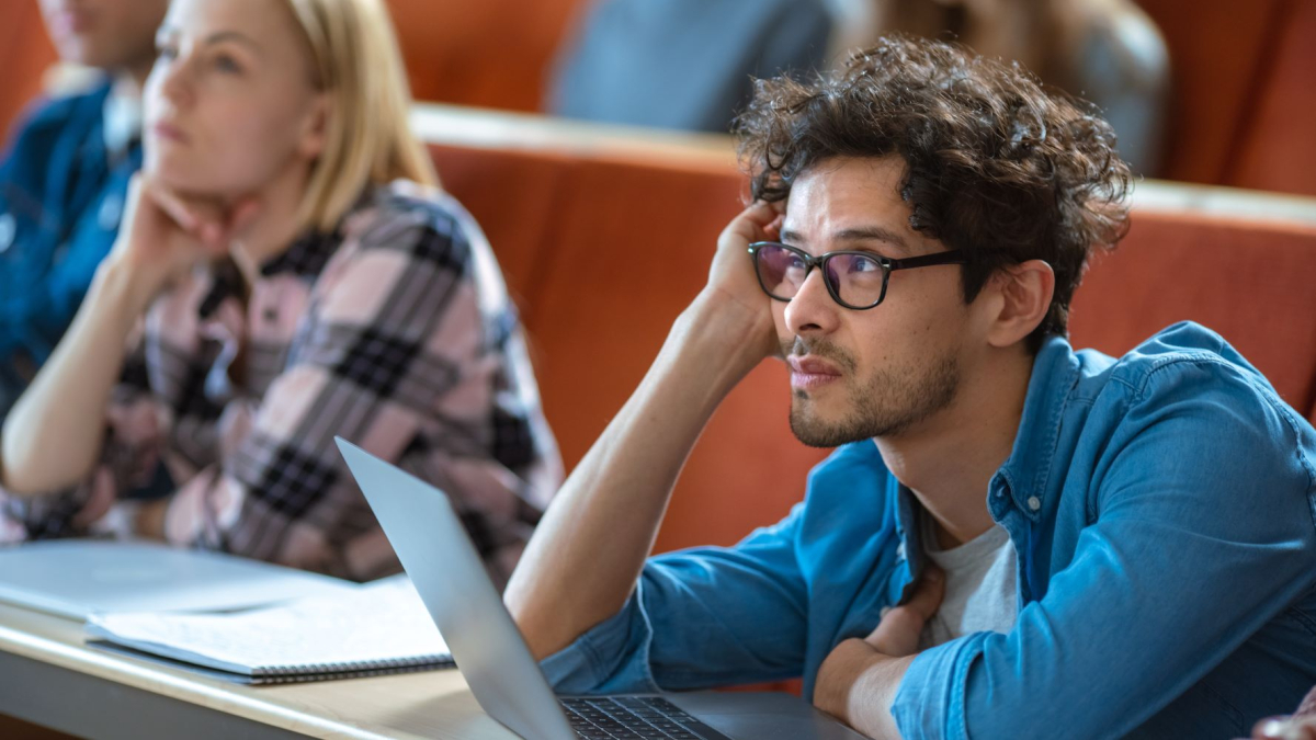 Nowy wzór zaświadczenia dla obcokrajowców studiujących w Polsce. Resort usprawnia legalizację