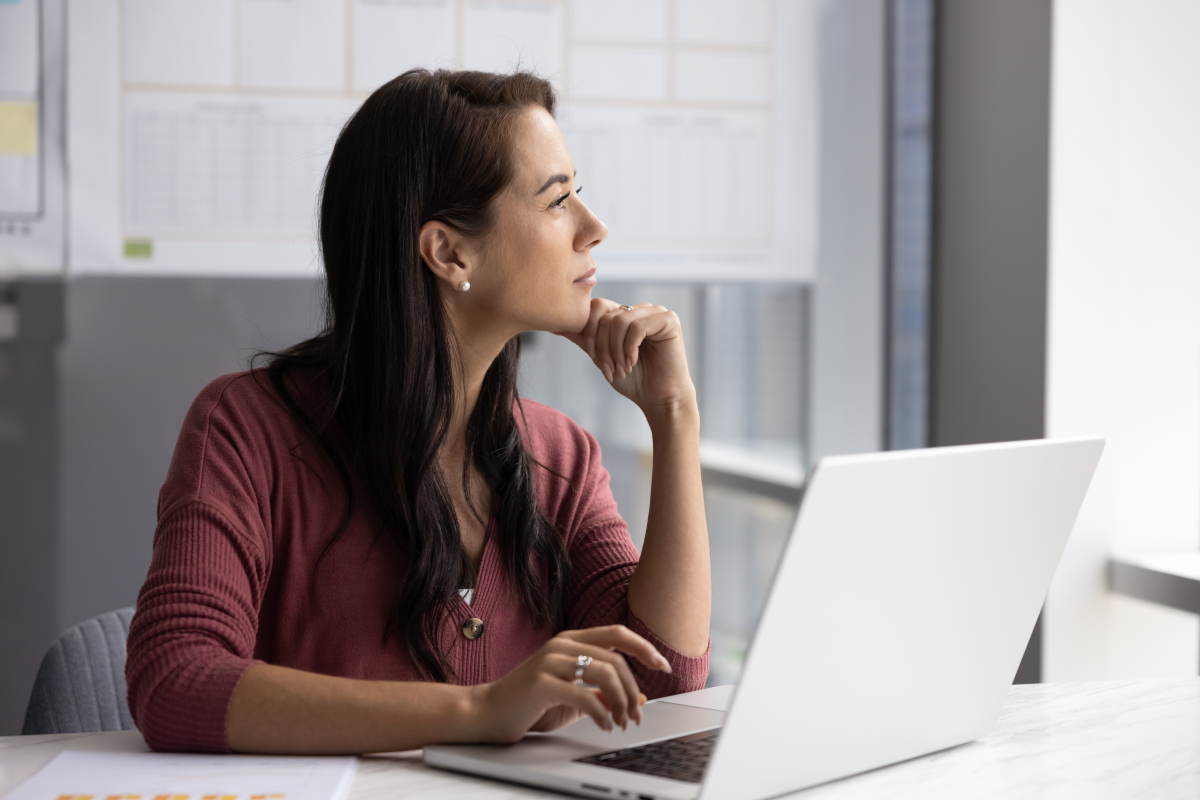 Szklany sufit wciąż mocny. Kobiet na czele firm jest mniej