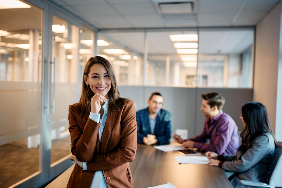 Awans za staż niszczy firmy. Dlaczego lider powinien budować autorytet na kompetencjach, nie na stanowisku