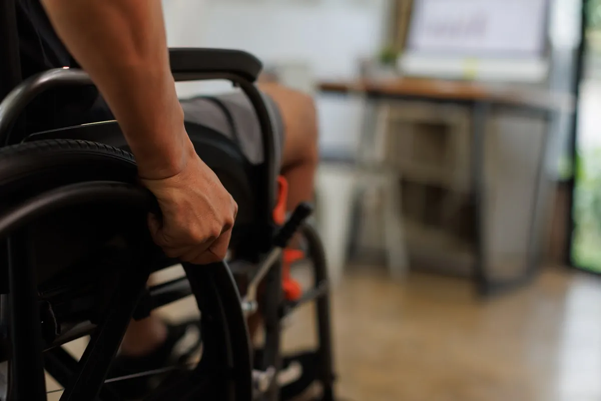 Niepełnosprawność 05-R w 2026 r. Aktualne przepisy i lista przywilejów