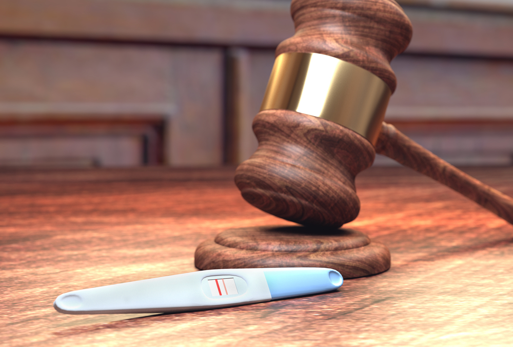 Prawnik do porodu? Pomocy szukamy nie tylko przy rozwodzie/Fot. Shutterstock