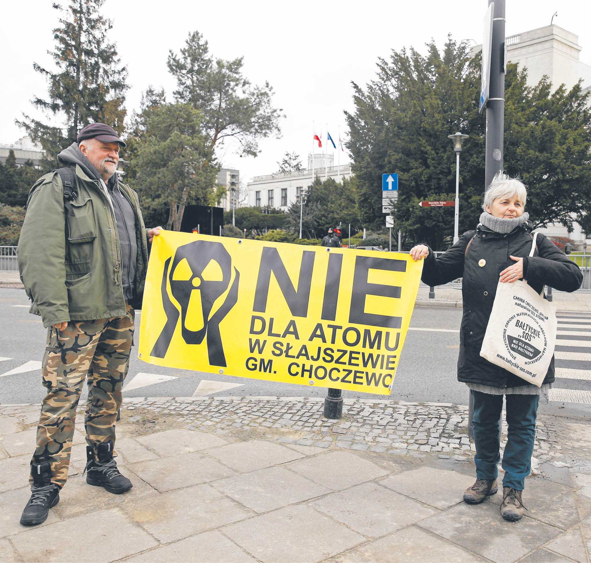 Wczorajsza konferencja prasowa „Wspólna strategia transformacji energetycznej. Czy potrzeba nam atomu?” pod gmachem Sejmu