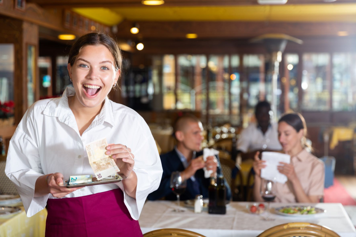 napiwek, restauracja, kelner