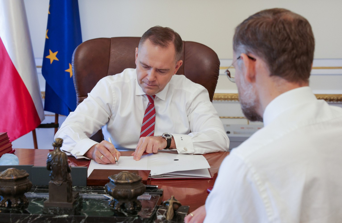 Koniec darmowego leczenia i refundowanych leków. Prezydent Nawrocki złożył podpis i nie zostawił złudzeń. Ukraińcy stracą przywileje, Polacy zyskają sprawiedliwość