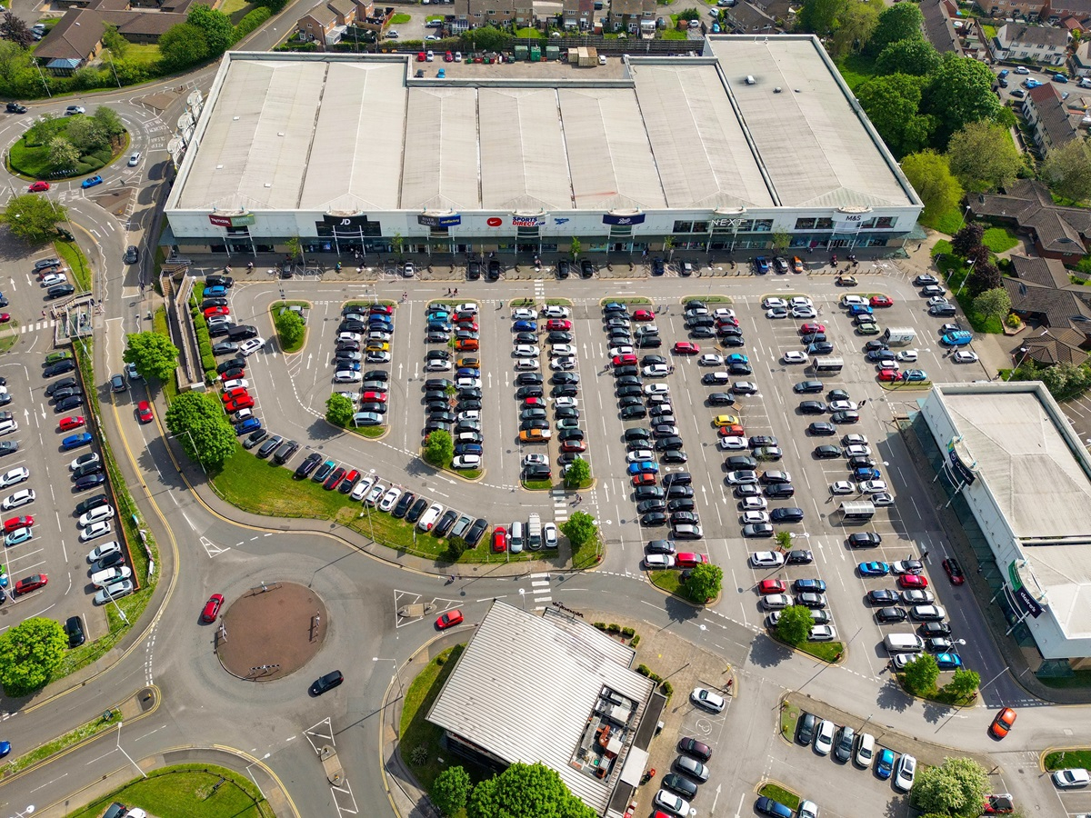 Parki handlowe - jakie umowy najmu obecnie funkcjonują? Triple Net Lease? Jak rozliczają się najemca i wynajmujący?