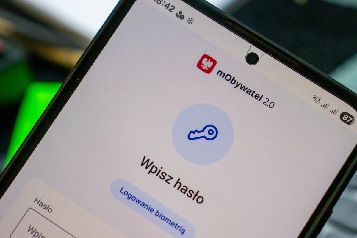 aplikacja mObywatel smartfon telefon kradzież tożsamości ochrona danych osobowych