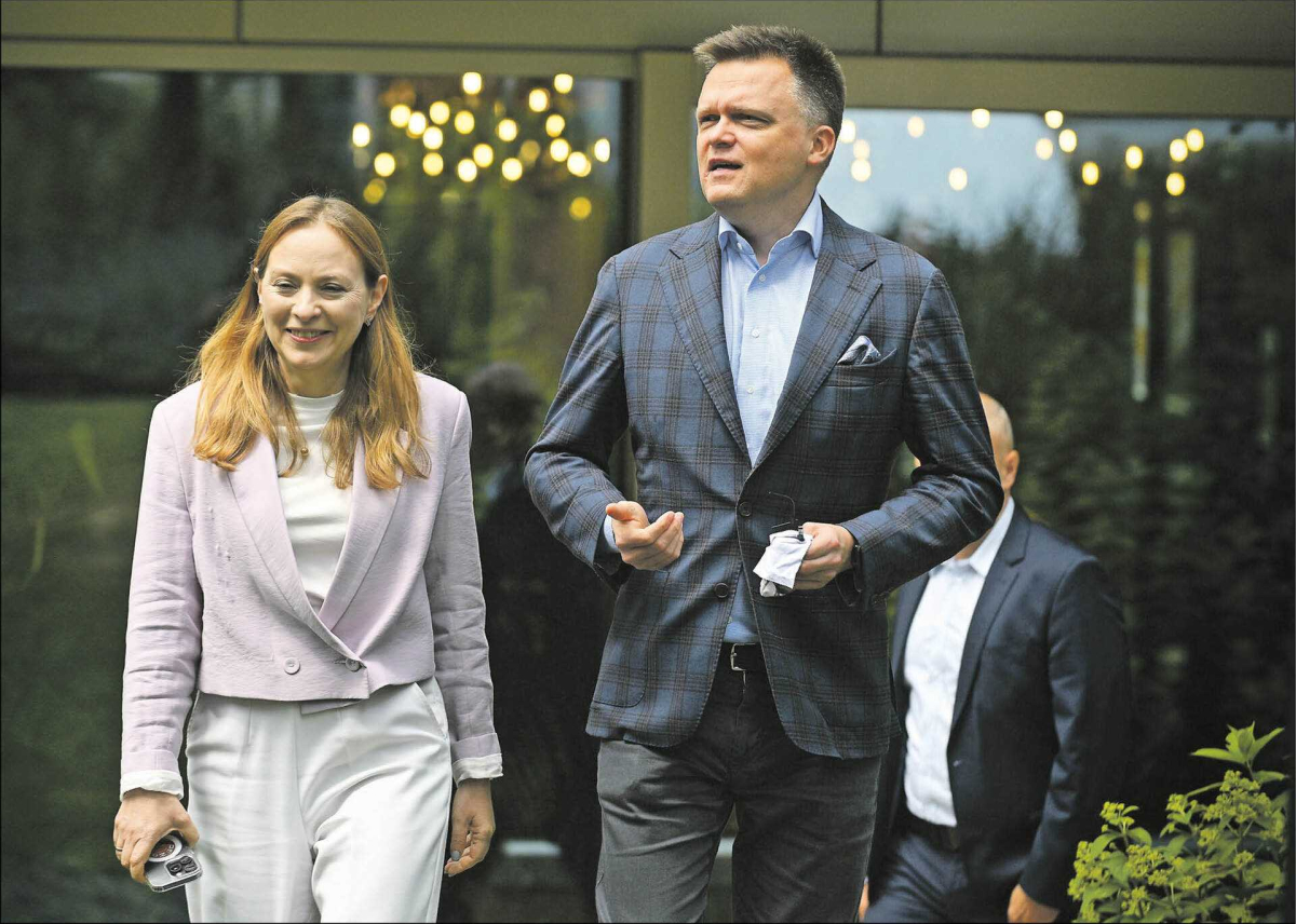 Polska 2050 jest swoim własnym cieniem. W terenie trwa proces scalania kół, co krytycy nazywają maskowaniem odejść, a władze partii – optymalizacją struktur