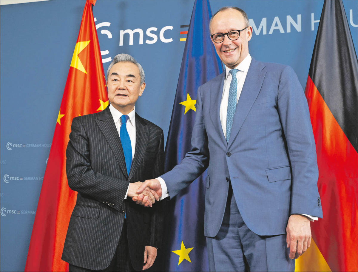 Z Wang Yi, szefem chińskiej dyplomacji, Friedrich Merz spotkał się na Monachijskiej Konferencji Bezpieczeństwa