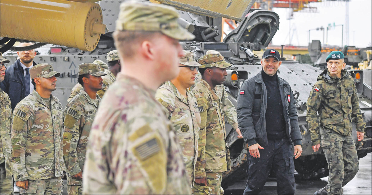 Spotkanie prezydenta Karola Nawrockiego z żołnierzami z 598 Brygady Transportowej US Army w Bałtyckim Terminalu Kontenerowym w Gdyni w październiku ub.r.
