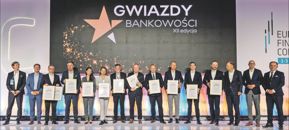Przedstawiciele instytucji nagrodzonych w ramach 12. edycji „Gwiazd Bankowości”, redakcji DGP oraz partnerów konkursu