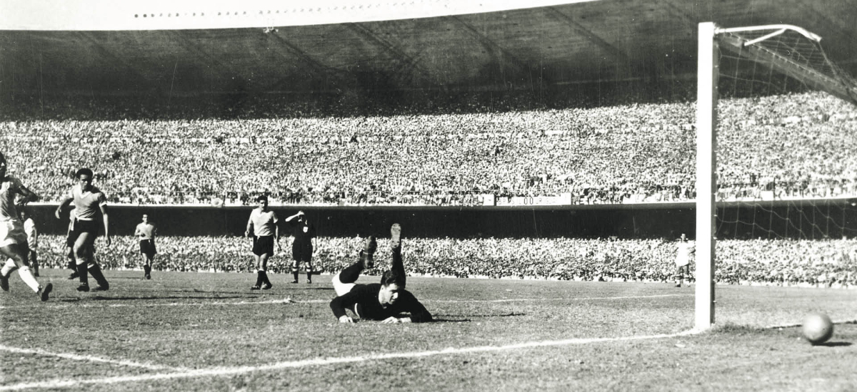 Urugwajski bramkarz Roque Maspoli. I połowa meczu Brazylia–Urugwaj. 16 lipca 1950 r., stadion Maracanã w Rio de Janeiro