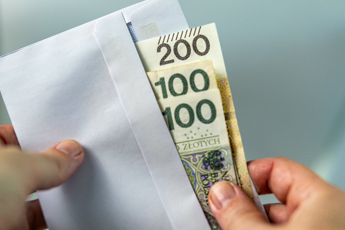 Nawet 3292 zł z MOPS bez kryterium dochodowego. Kto może dostać specjalny zasiłek celowy?