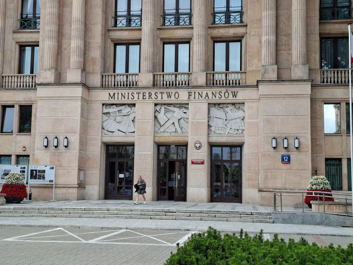Wiek emerytalny w Polsce zostanie zmieniony? Minister finansów zabrał głos. Padła jasna deklaracja