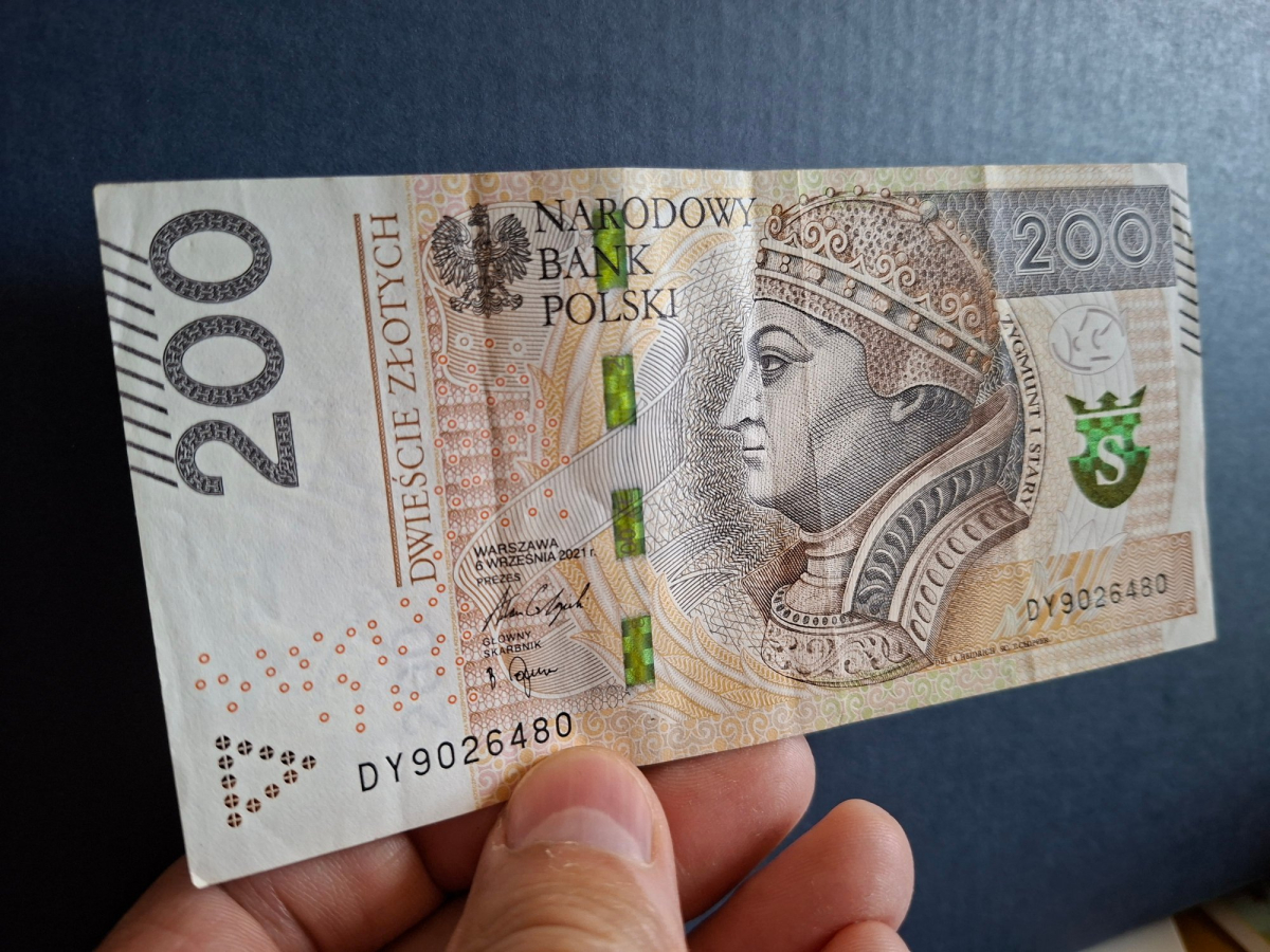 Myślała, że darowizna od rodziców jest wolna od podatku. Skarbówka podjęła zaskakującą decyzję