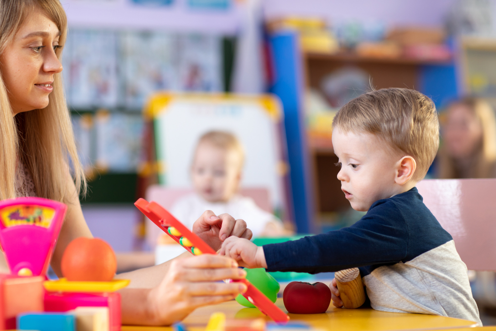 Jakie rozwiązania dla ukraińskich dzieci przewidziano w specustawie?