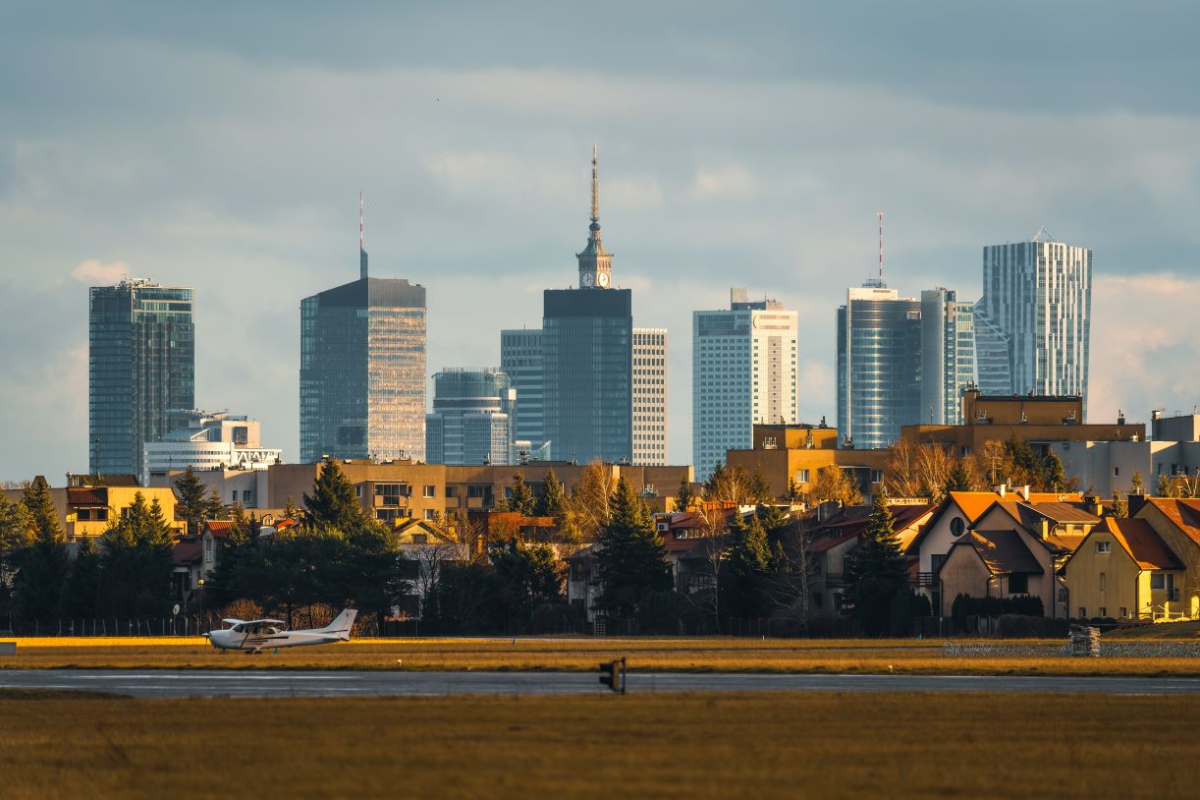 Kontenery na tekstylia? Warszawa rozwiewa wątpliwości