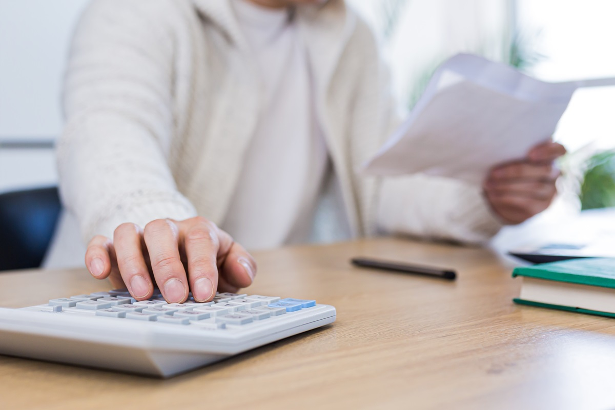 Czy MOPS wlicza do dochodu alimenty?