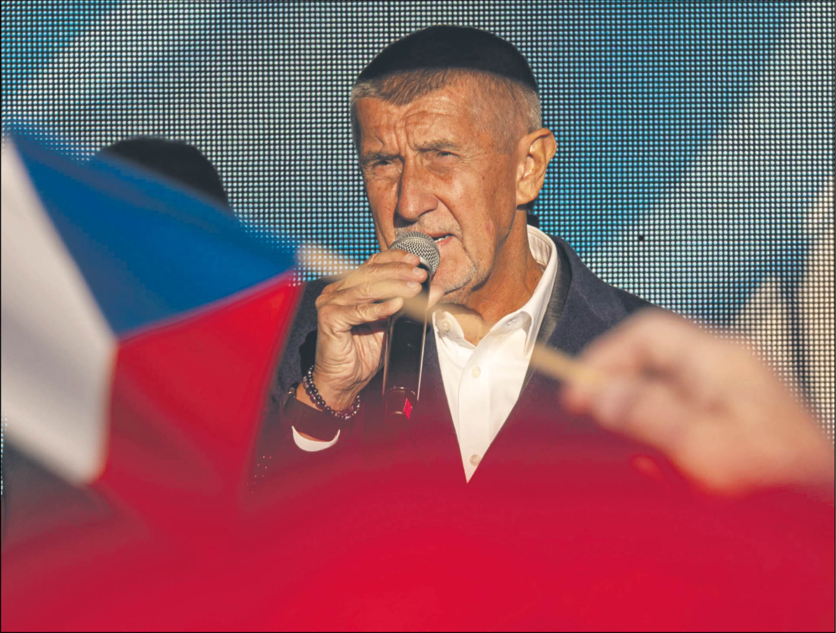 Lider ANO Andrej Babiš na wiecu w Pradze